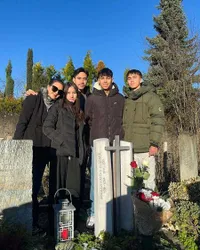 8 Potret Seru Road Trip Keluarga Darius Sinathrya - Liburan di Denmark
