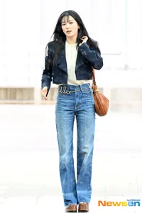 8 Potret Seulgi Red Velvet di Bandara Incheon, Tampil Modis Untuk Keberangkatan ke Paris