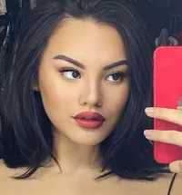 8 Potret Shafa Harris Pakai Make Up Bold, Bibir Merah Selalu Jadi Sorotan - Netizen: Spill Lipstiknya Dong!