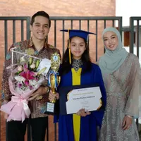 8 Potret Shanika Anak Rionaldo Stockhorst, Baru Wisuda - Netizen: Anaknya Cantik, Bapaknya Awet Ganteng
