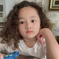 8 Potret Sheva Anak Ussy Sulistiawaty yang Makin Centil di Usia 5 Tahun, Rela Dandan Dulu Sebelum Bertemu Rafathar - Bikin Gemas