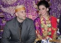 8 Potret Siti KDI Akui Sudah Cerai dari Cem Perk Setelah 12 Tahun Nikah, Mantan Sudah Gandeng Perempuan Lain - Pacar Baru?