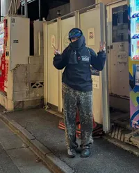 8 Potret Streetwear Sivia Azizah di Jepang, Gayanya Jadi Sorotan - Makin Kece!