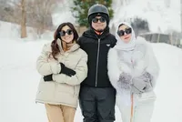  8 Potret Stylish Amy Qanita Saat Nikmati Salju di Jepang - Pakai Jaket Bulu