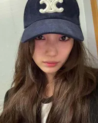 8 Potret Suzy di Event CELINE, Penampilan Barunya Jadi Sorotan - Diduga Habis Operasi Hilangkan Bintik Hitam di Mata