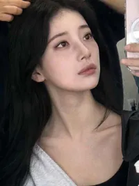 8 Potret Suzy Pamer Look Vampir untuk Drama 'DELUSION', Tetap Cantik dengan Wajah Pucat - Mirip Banget Sama Karakter Aslinya