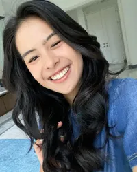 8 Potret Selfie Maudy Ayunda yang Minim Makeup, Cantik Banget Bikin Pangling!