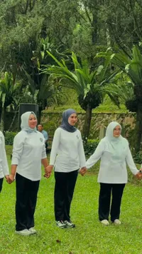 8 Potret Syahnaz Sadiqah Ikut Kegiatan Bareng Ibu-Ibu PKK Kabupaten Bandung Barat, Kompak Banget