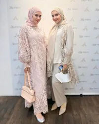 8 Potret Syahnaz Sadiqah yang Masih Terus Berhijab Usai Pulang Haji, Didoakan Istiqomah