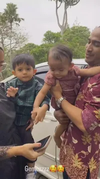 8 Potret Syaki Anak Nadya Mustika di Pernikahan Rizki DA, Sudah Akrab dengan Ibu Sambung - Sempat Nangis Saat Diajak Foto Bersama