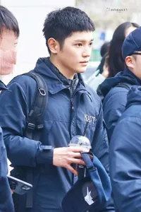 8 Potret Taeyong NCT Ikut Acara Militer, Ganteng Berambut Cepak - Pakai Seragam Angkatan Laut