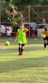 8 Potret Taimur Ali Khan Kala Main Sepakbola Ditemani Saif Ali Khan, Keringetan Tapi Ganteng Kebangetan