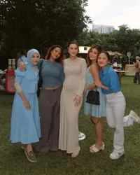 8 Potret Tamu Undangan di Gender Reveal Kehamilan Aaliyah Massaid, Aurel Hermansyah Dipuji Makin Langsing
