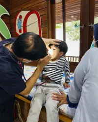 8 Potret Tangguh Putri Titian Rawat Suami dan Anaknya yang Sakit Seorang Diri, Tetap Tenang Meski Putranya Pakai Alat Bantu Nafas