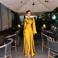 8 Potret Tasya Farasya Anggun Dalam Balutan Busana Kuning, Cantik Dan Seksi - Disebut Mirip Dua Lipa
