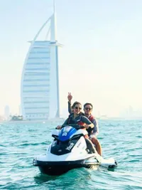 8 Potret Tasya Farasya Asyik Main Jet Ski di Dubai, Acungin Jempol untuk Diri Sendiri