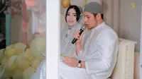 8 Potret Tasyakuran 4 Bulan Kehamilan Via Vallen yang Digelar Mewah, Berderai Air Mata Saat Membacakan Doa - Chevra Yolandi Siap Siaga di Sisi
