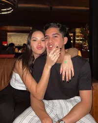 8 Potret Terbaru Alyssa Daguise dan Sang Pacar yang Makin Mesra, Al Ghazali Tampak Dewasa dengan Kumis Tipis - Cocok Banget Jadi Joker dan Harley Quinn