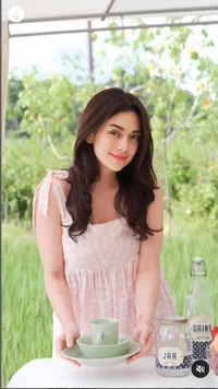 8 Potret Terbaru Celine Evangelista yang Pancarkan Kecantikan Natural, Kini Dijodohkan Netizen dengan Mayor Teddy karena Ini