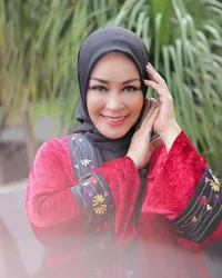8 Potret Terbaru Chintami Atmanegara yang Tetap Cantik dan Awet Muda di Usia Hampir 60 Tahun