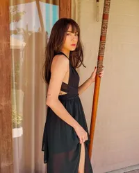 8 Potret Terbaru Dara The Virgin yang Jadi Sorotan, Rambut Bondol dan Pirang - Pamer Pinggang Mulus Penuh Tato