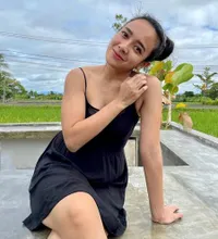 8 Potret Terbaru Dea Ananda Trio Kwek Kwek, Sangat Cantik Bahkan Saat Tanpa Make Up