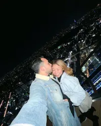 8 Potret Terbaru Kiky Saputri dan Suami Liburan ke Tokyo, Pamerkan Sebuah Kemesraan yang Bikin Netizen Iri - So Sweet Banget