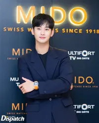 8 Potret Terbaru Kim Soo Hyun Dalam Pembukaan Acara Jam Tangan, Visualnya Tak Menua Bak Vampir!