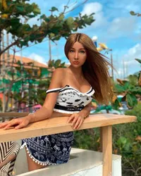 8 Potret Terbaru Lucinta Luna yang Kulitnya Mendadak Tanned, Netizen Sebut Barbie Gosong