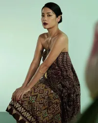 8 Potret Terbaru Lulu Tobing yang Cantiknya Natural, Makin Awet Muda dan Menawan di Usia 46 Tahun