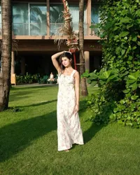 8 Potret Terbaru Maria Theodore Tampil Seksi dan Kenakan Bikini Saat Liburan, Sengaja Bikin Jefri Nichol Panas?
