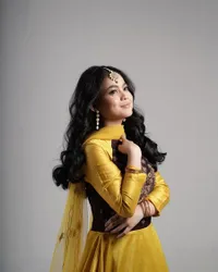 8 Potret Terbaru Putri DA yang Tambah Cantik dan Dewasa, Busana Putri Indianya Sukses Bikin Salfok