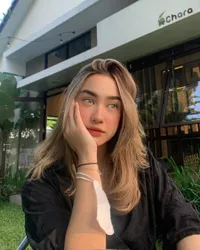 8 Potret Terbaru Ratna Kaidah Putri Sulung Adi Bing Slamet yang Kini Jadi Selebgram, Cantik Banget