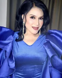 8 Potret Terbaru Rita Sugiarto, Diva Dangdut yang Awet Muda dan Tetap Glamor di Usia Kepala Enam