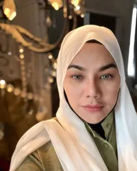 8 Potret Terbaru Sarita Abdul Mukti yang Kini Makin Glowing dan Tirus, Awet Muda di Usia 47 Tahun