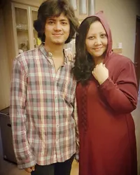 8 Potret Terbaru Tengku Resi Revado, Ibunda Aliando Syarief yang Juga Artis Senior Langganan Pemeran Antagonis di Sinetron