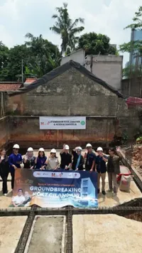 8 Potret Tya Ariestya Kembali Buka Kos-kosan, Datang di Momen Peletakan Batu Pertama