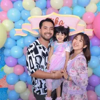 8 Potret Ulang Tahun Anak Kiky Saputri, Wajah Cantik si Kecil Curi Perhatian