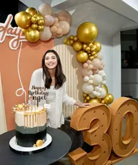 8 Potret Ulang Tahun Angela Gilsha yang Dirayakan di Lokasi Syuting, Resmi Menginjak Usia 30 Tahun Tapi Tetap Cantik Bak Remaja - Banjir Ucapan dan Doa