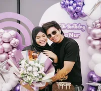8 Potret Ulang Tahun Aurel Hermansyah yang Dirayakan di Rumah, Dapat Tas Uang hingga Kue Uang dari Suami - Disebut Tidur Nyenyak Berselimut Uang Malam Itu