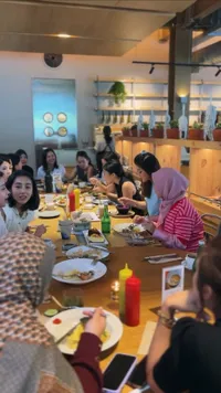8 Potret Ulang Tahun Chacha Frederica ke-35, Dirayakan Bersama Sahabat - Santai Sarapan Sambil Nunggu Anak Pulang Sekolah