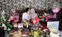 8 Potret Ulang Tahun Cut Meyriska, Dinner Romantis - Dapat Kejutan Kado Mahal dari Suami