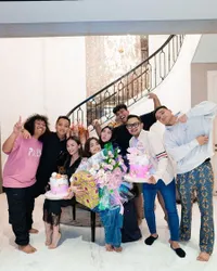 8 Potret Ulang Tahun Fuji, Sukses Gagalkan Seluruh Surprise yang Dirancang Abangnya - Malah Minta Diberi Kejutan Tari Piring di Depan Rumah