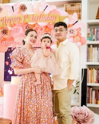 8 Potret Ulang Tahun Pertama Cara Rose Anak Rianti Cartwright, Cantik Pakai Dress Tutu - Gemesin Banget