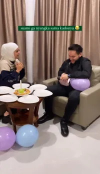 8 Potret Ulang tahun Suami Jenita Janet, Dapat Kado Kaos Kaki
