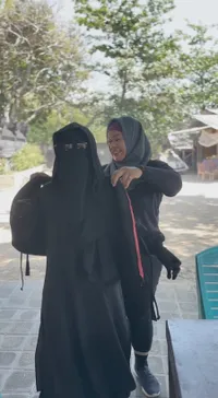 8 Potret Ummi Pipik Main Jetski, Sudah Berani Tantang Sintya Marisca