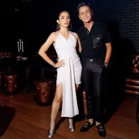 8 Potret Ussy Sulistiawaty dan Andhika Pratama Pamer Kemesraan Saat Party