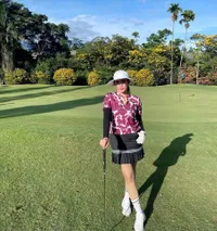 8 Potret Ussy Sulistiawaty yang Asik Saat Main Golf, Kompak Terus Bareng Suami Tercinta Andhika Pratama Nih