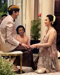 8 Potret Velove Vexia Gelar Syukuran 7 Bulan Kehamilan, Bumil Cantik Pakai Kebaya Pink - Pamer Baby Bump yang Makin Besar