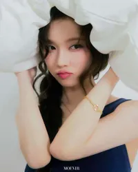 8 Potret Winter aespa di Photoshoot MOEVIR China, Pancarkan Visual Memukau dalam Sampul Edisi Maret